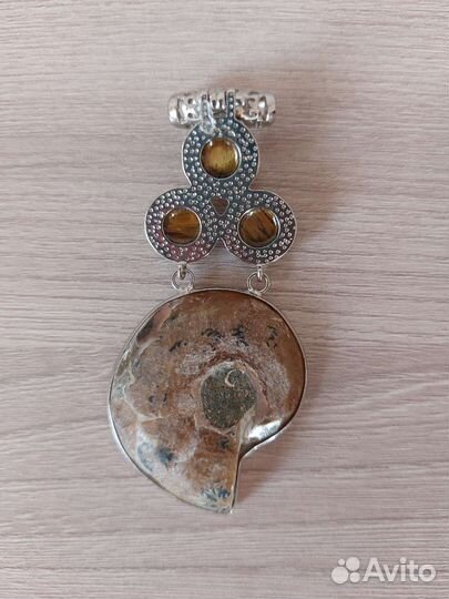 Аммонит - подвеска с тигровым глазом