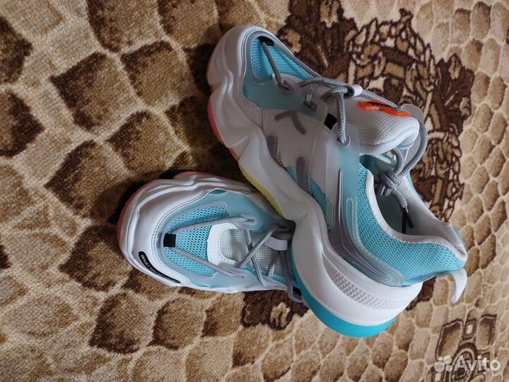 Кроссовки женские 38 размер новые