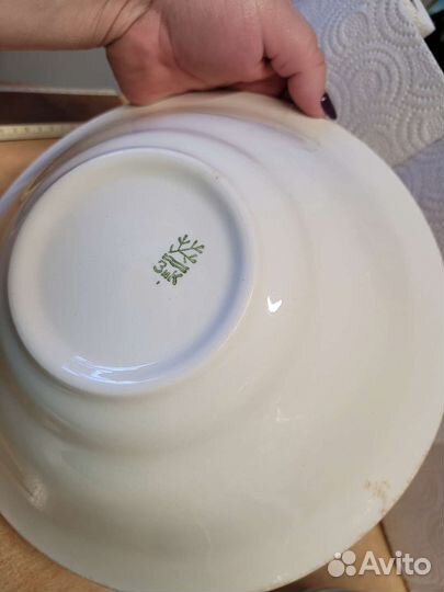 Тарелки различные и блюдо