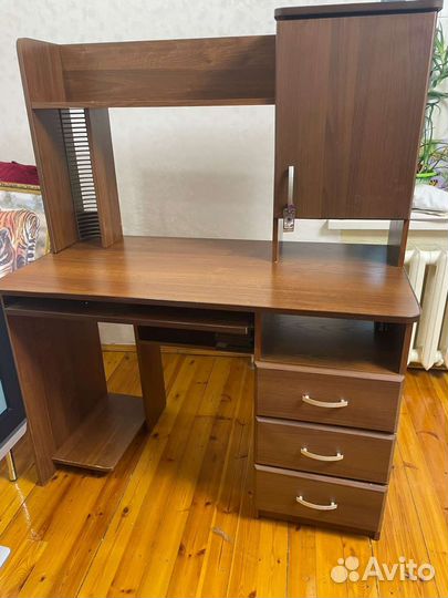 Компьютерный стол