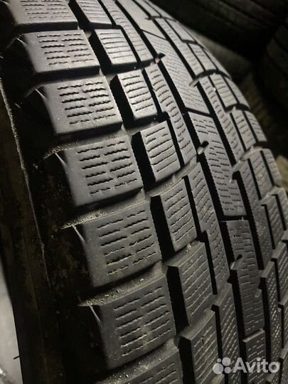Yokohama Ice Guard IG30 215/60 R17