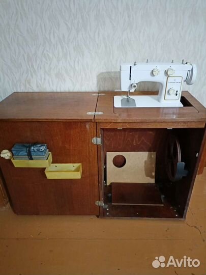 Швейная машина Чайка 142 м