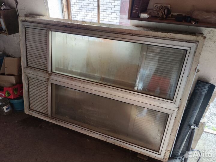 Дверь алюминиевая