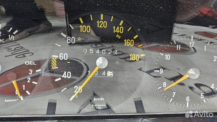 Приборная панель на Mercedes-Benz W123