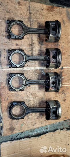 Поршень с шатуном Mitsubishi Lancer 9 1,6