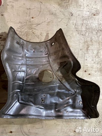 Кожух выпускного коллектора Mazda 3 BK 1.6