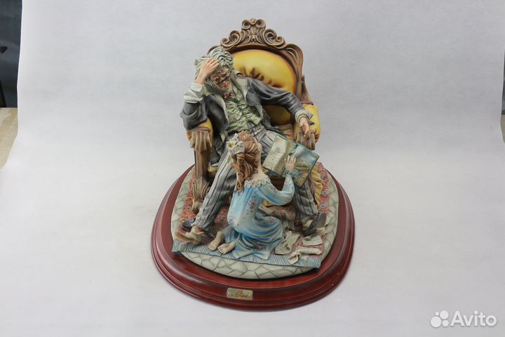 Статуэтка из фарфора Профессор с внучкой Capodimon