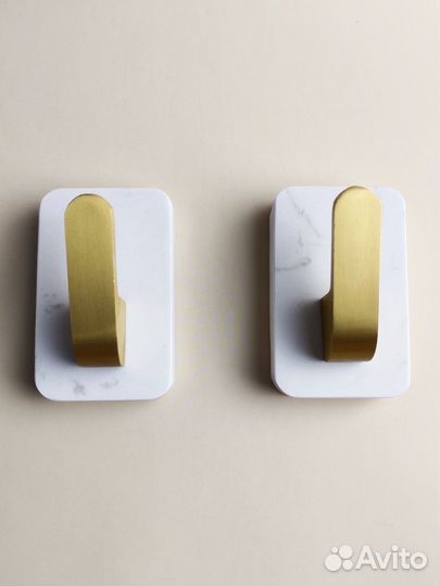 Крючок настенный самоклеящийся