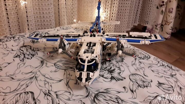 Lego Technic 42025 грузовой самолет