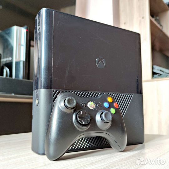 Xbox 360 E 250GB - 39 игр