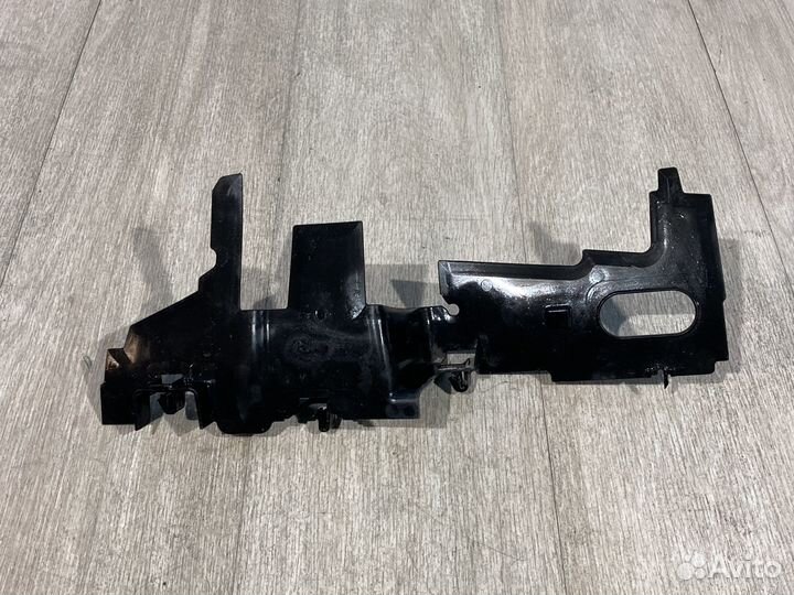 Дефлектор радиатора левый Volkswagen polo MK5