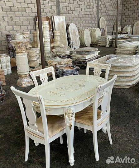 Кухонный стол и стулья