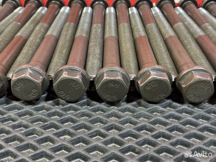 Комплект болтов ГБЦ 2018г Daf XF106