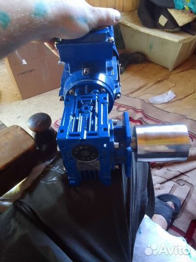 Электродвигатель с редуктором