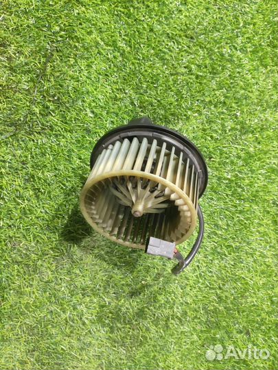 Моторчик отопителя Volkswagen Passat B3