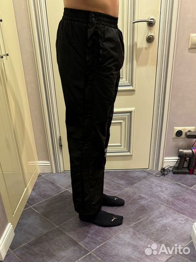 Штаны черные с заклепками