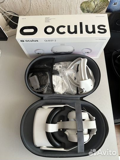 Шлем виртуальной реальности Oculus Quest