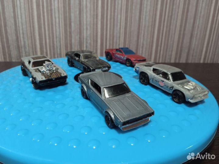 Модель автомобиля 1:64 Лот 2