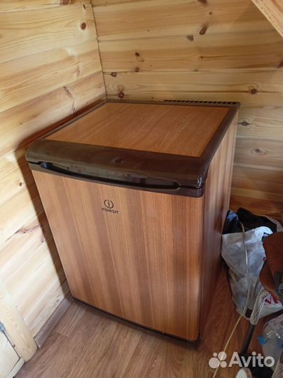 Продам холодильник indesit tt85
