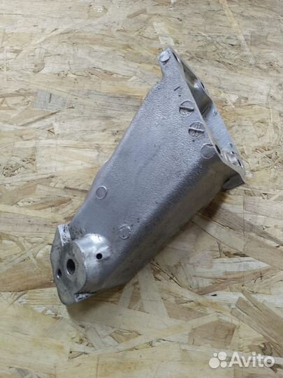 Кронштейн двигателя Toyota 1jzge