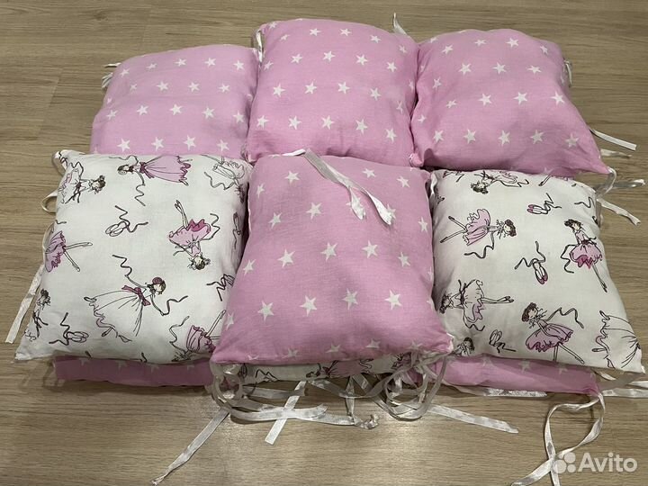 Бортики в кроватку и постельные принадлежности