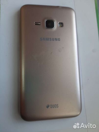 Телефон Samsung J1