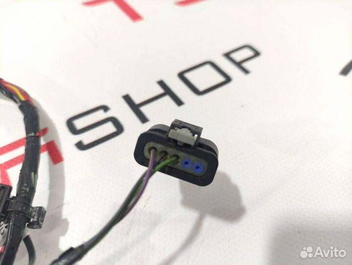 Фишка (разъем) электропроводка подкапотная Tesla