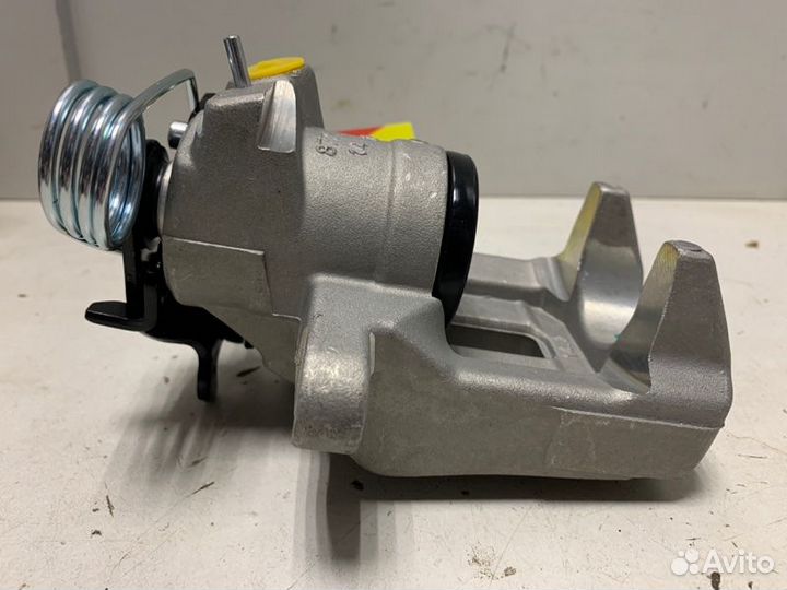 Суппорт задний левый Volkswagen Passat B5