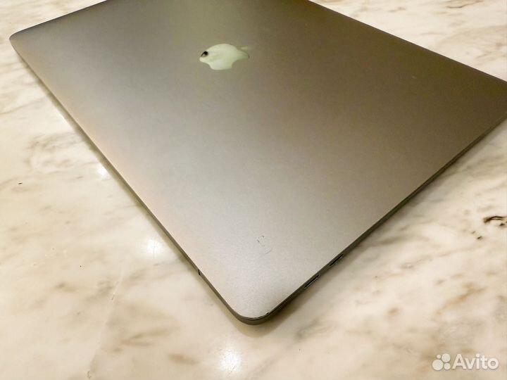 Apple macbook pro 13 2106