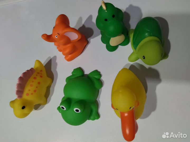 Игрушки для купания Baby Go в ванной