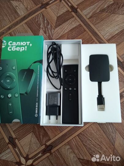 Медиа приставка с виртуальным ассистентом