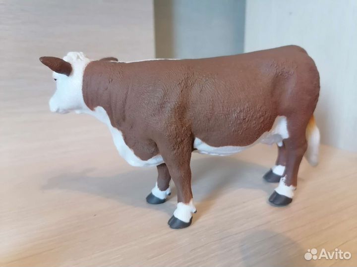 Фигурка коровы новая