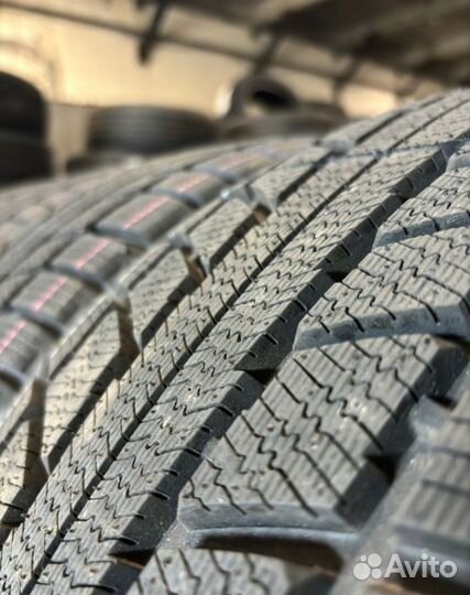 Triangle TR777 215/65 R16 102H