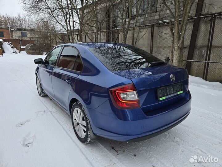 Skoda Rapid 1.6 AT, 2018, битый, 150 000 км