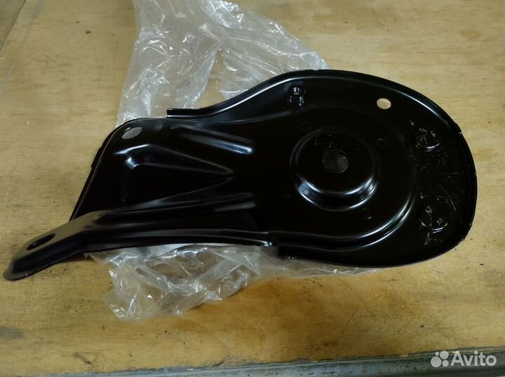 Кронштейн переднего подрамника Toyota Venza