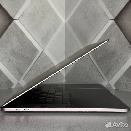 MacBook Pro 15 2017, 16/1TB, 100 циклов