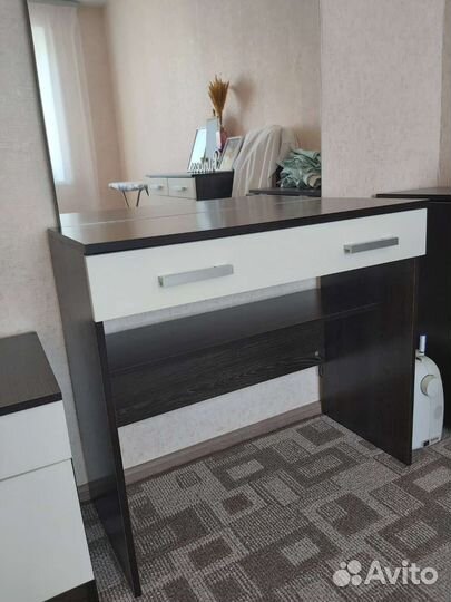 Туалетный столик с зеркалом бу