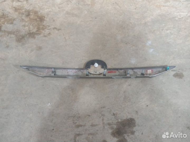 Накладка двери багажника задняя Toyota Camry V50