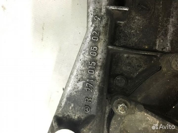 Боковая крышка двигателя Mercedes-Benz E-Class