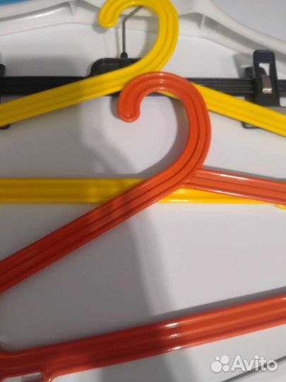 Вешалки Плечики 5 штук и крючок