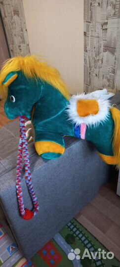 Большая мягкая игрушка лошадь