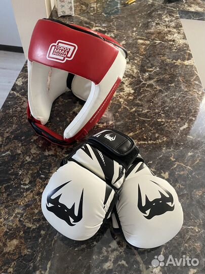 Шлем и перчатки