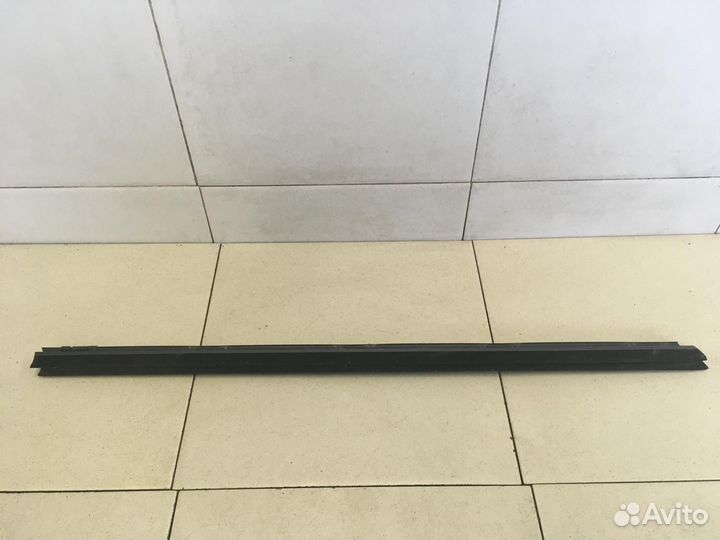 Накладка стекла переднего правого X1 E84 2009