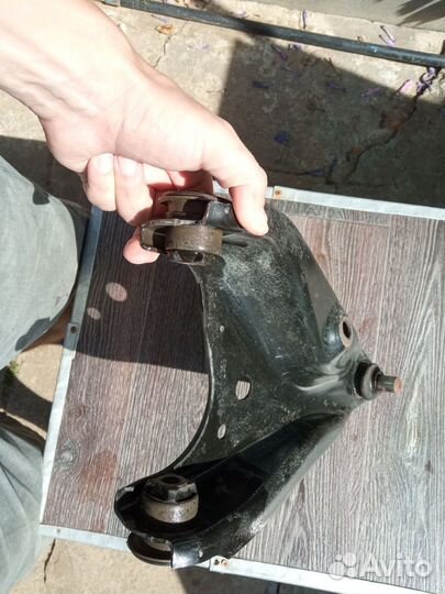 Рычаг передней подвески левый Ларгус, Логан