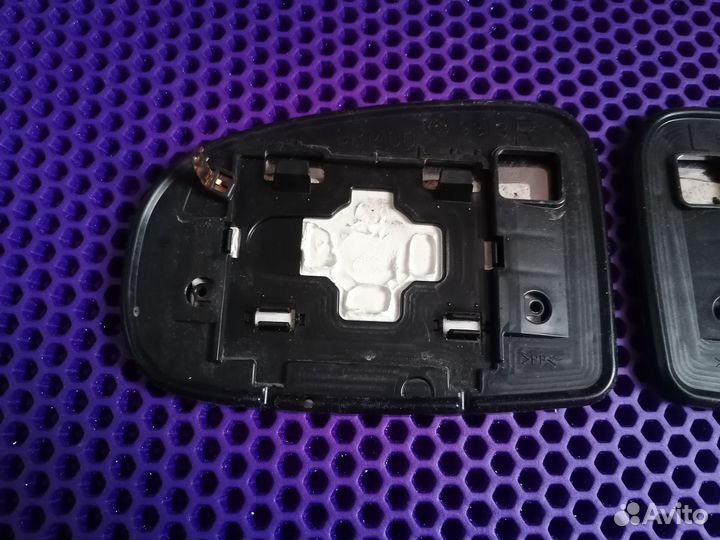 Стекло зеркала Toyota Prius ZVW30 антиблик левое