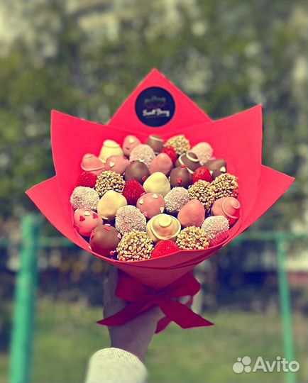 Букеты и сладкие наборы из клубники в шоколаде