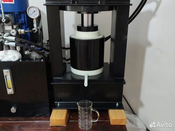 Настоящее конопляное масло холодного отжима