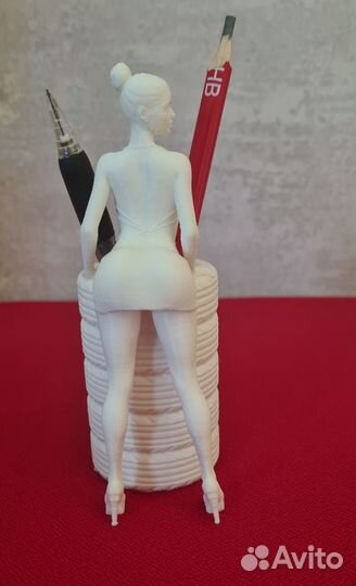 Оригинальная подставка для канцелярии Девушка