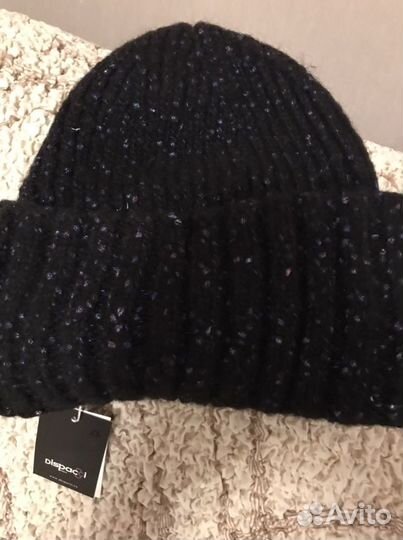 Шапка с обьемным отворотом женская