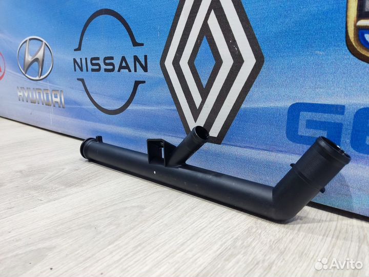 Патрубок на блоке Renault megane 2